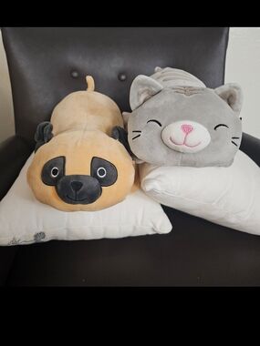 2019 Squishmallows Hug Mees Laying Down Prince Pug & Tally The Cat Plush